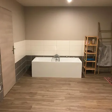 Homestay Maison Entiere ,3 Chambres , 6 Couchages Avec Terrasse